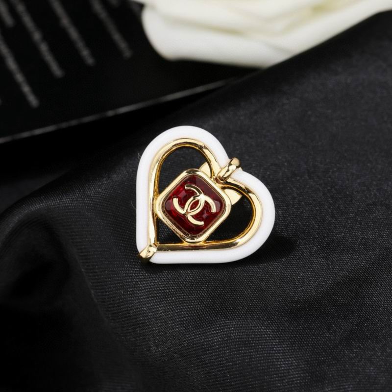 Chanel Brooch 03yxs290